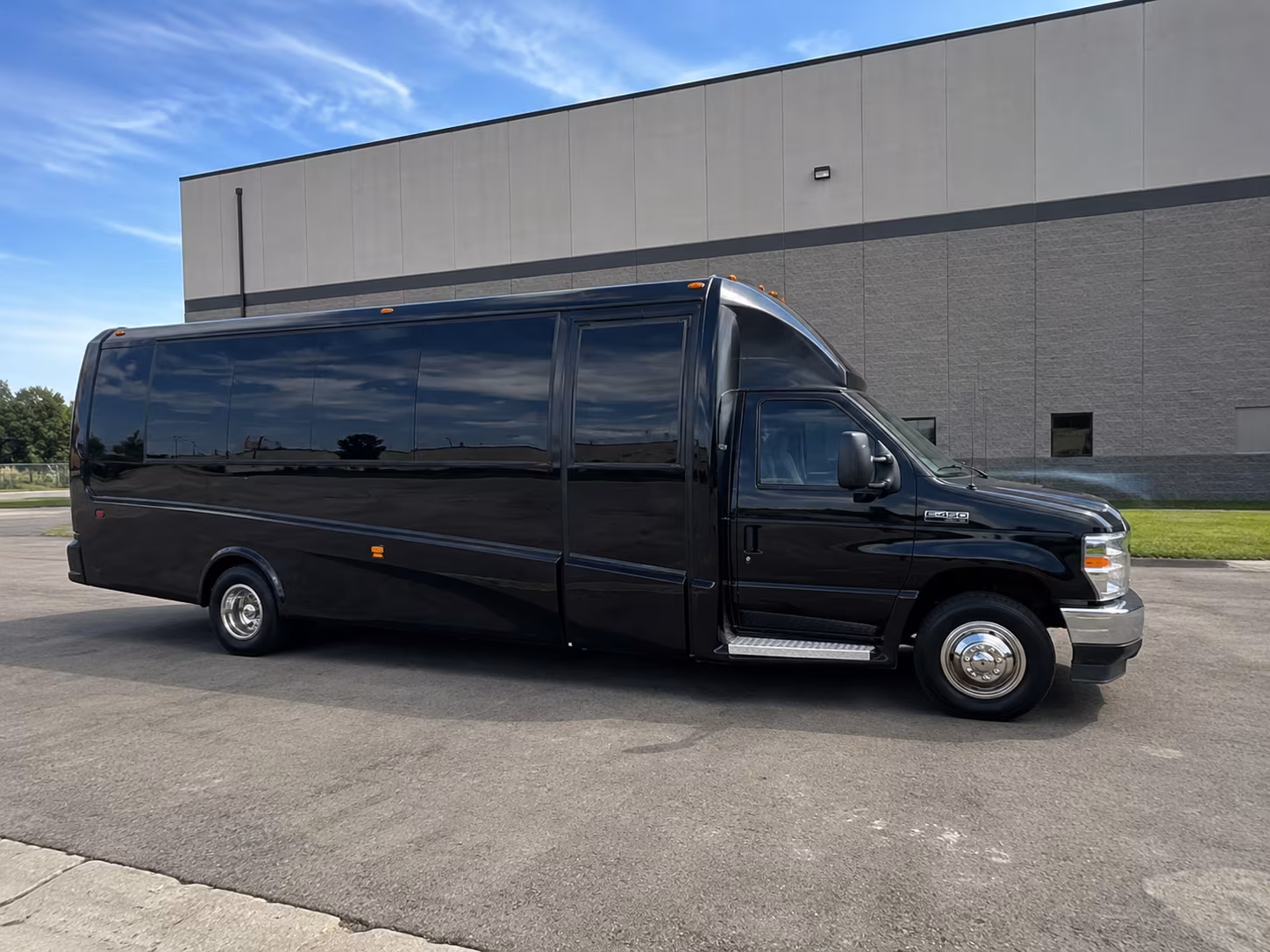 corporate airport transfer buses to valley international airport